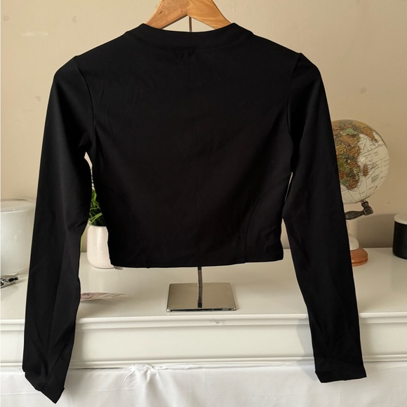 Halara Half Zip Long Sleeve Thumb Hole Cropped Black Top Size S NWT - Picture 4 of 6